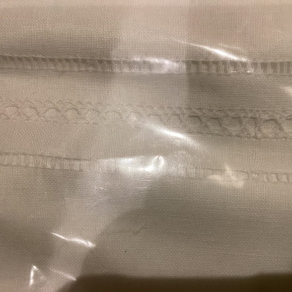 Irish Linen Hand Embroidery Bath/Guest Towel Set - Picture 3 of 4